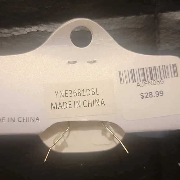 Elegant Blue and Black Necklace And Earrings Set plus a matching bangle bracelet - Picture 3 of 6